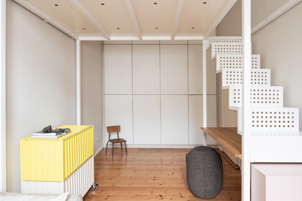 Paola Bagna Mezzanine Library Berlin 1 - Mezzanine & Library